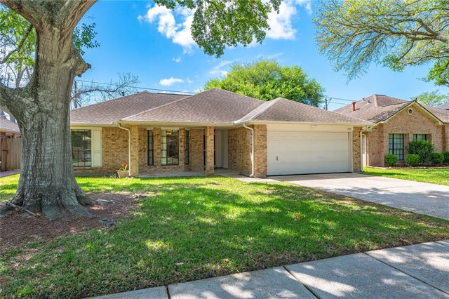1911 Edinburg Avenue, League City, TX 77573