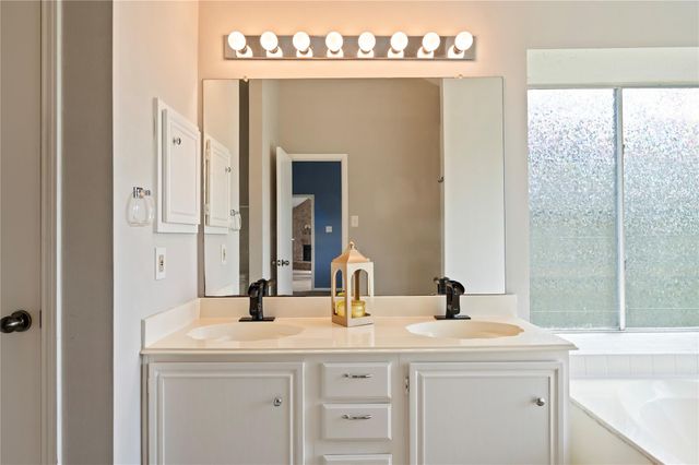 1911 Edinburg Avenue, League City, TX 77573