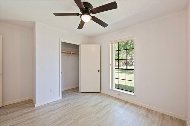 1911 Edinburg Avenue, League City, TX 77573