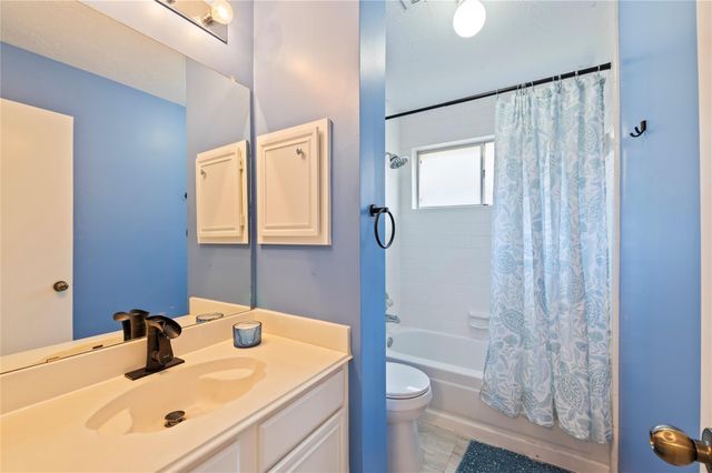 1911 Edinburg Avenue, League City, TX 77573