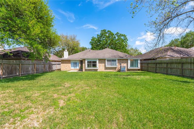 1911 Edinburg Avenue, League City, TX 77573