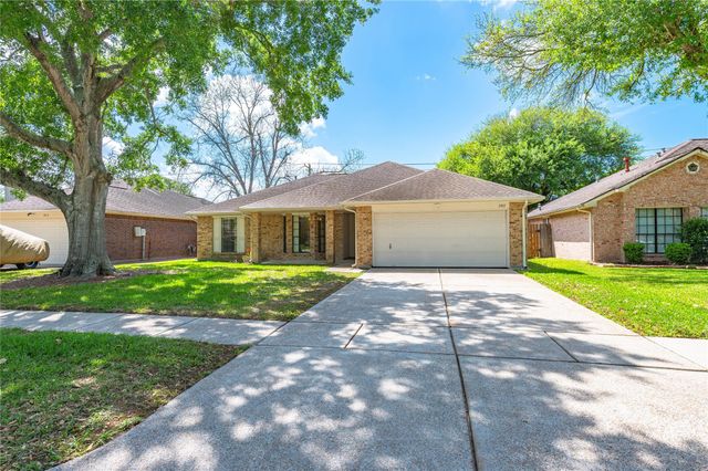 1911 Edinburg Avenue, League City, TX 77573