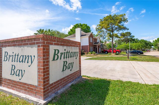 1911 Edinburg Avenue, League City, TX 77573