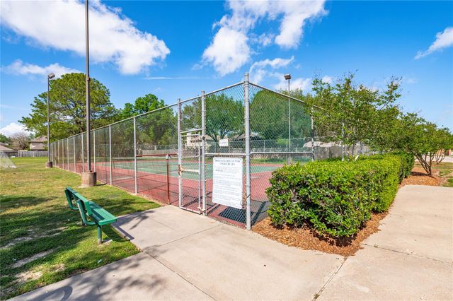 1911 Edinburg Avenue, League City, TX 77573