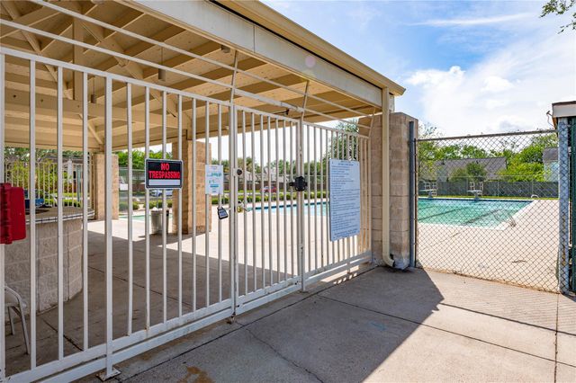 1911 Edinburg Avenue, League City, TX 77573