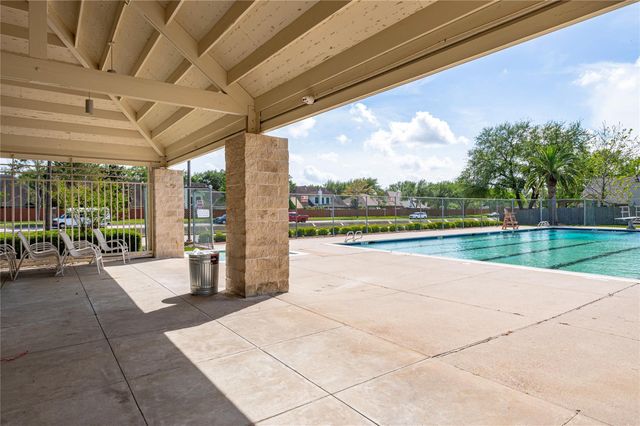 1911 Edinburg Avenue, League City, TX 77573