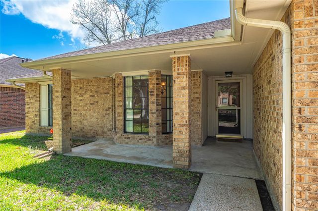 1911 Edinburg Avenue, League City, TX 77573