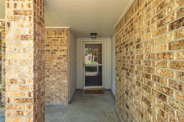 1911 Edinburg Avenue, League City, TX 77573