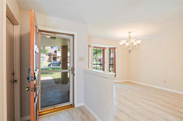 1911 Edinburg Avenue, League City, TX 77573