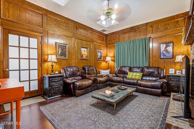 716 Willow Glen Drive, El Paso, TX 79922