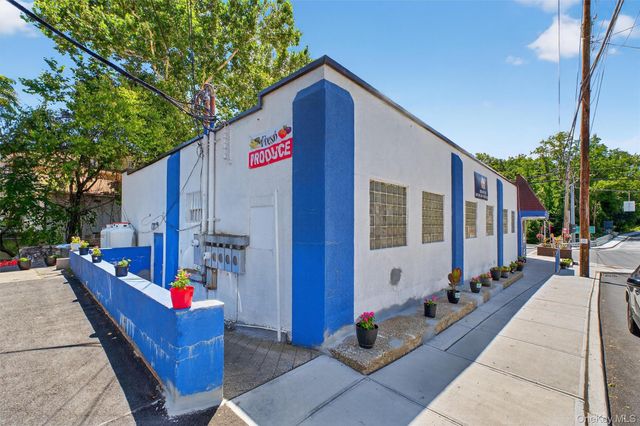 4 Oscawana Lake Road, Putnam Valley, NY 10579