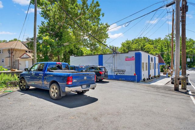 4 Oscawana Lake Road, Putnam Valley, NY 10579