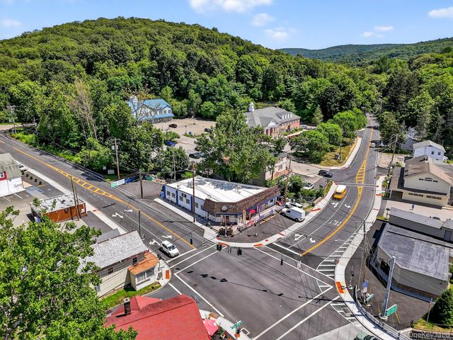 4 Oscawana Lake Road, Putnam Valley, NY 10579