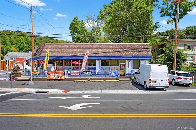 4 Oscawana Lake Road, Putnam Valley, NY 10579