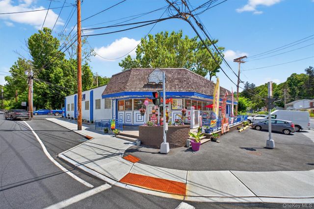 4 Oscawana Lake Road, Putnam Valley, NY 10579