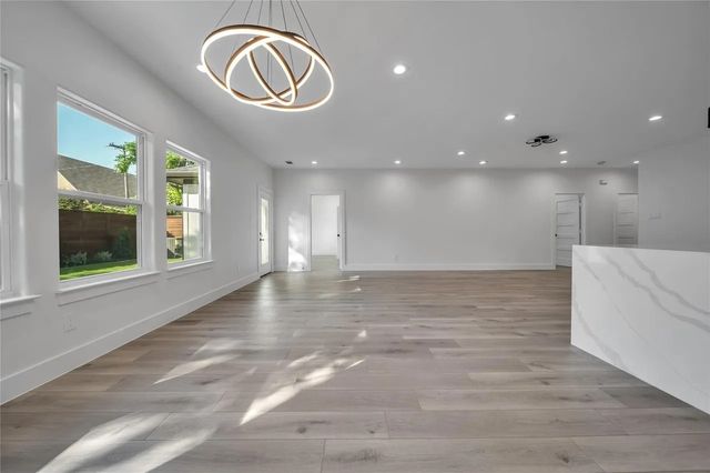 2230 Garden Drive, Dallas, TX 75215