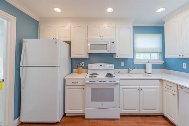 1551 Merion Ln, Oakmont, PA 15139