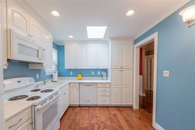 1551 Merion Ln, Oakmont, PA 15139