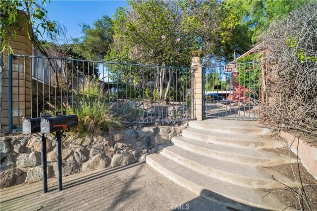 1449 E Bennett Avenue, Glendora, CA 91741