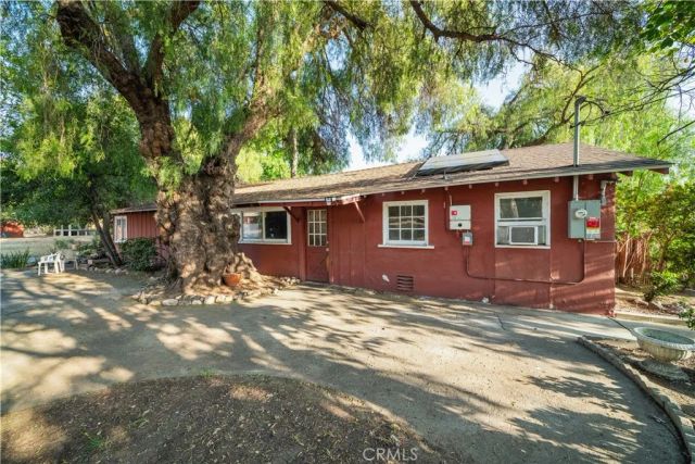 1449 E Bennett Avenue, Glendora, CA 91741