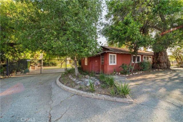 1449 E Bennett Avenue, Glendora, CA 91741