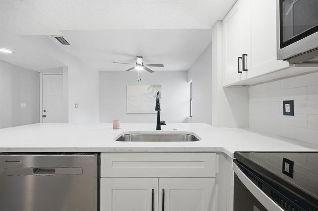 300 S FLORIDA AVENUE 100K, Tarpon Springs, FL 34689