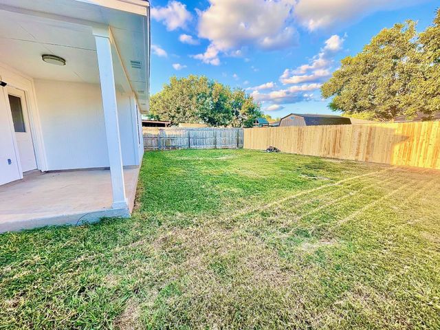 105 David DR, Hutto, TX 78634