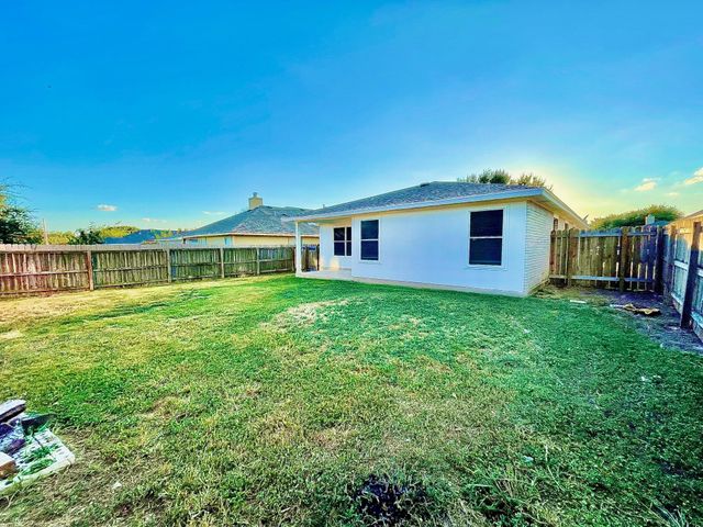 105 David DR, Hutto, TX 78634