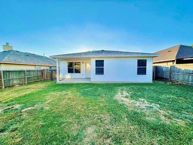 105 David DR, Hutto, TX 78634