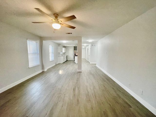 105 David DR, Hutto, TX 78634