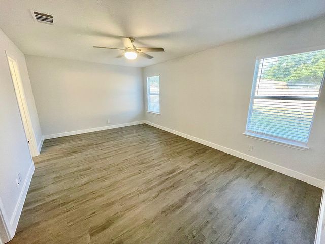 105 David DR, Hutto, TX 78634