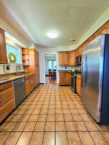 186 N Du Bois Avenue, Elgin, IL 60123