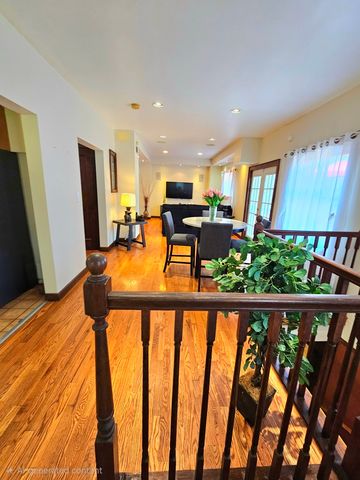 186 N Du Bois Avenue, Elgin, IL 60123