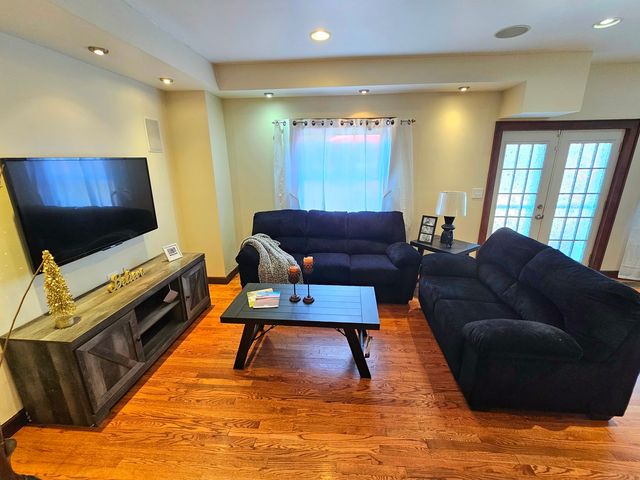 186 N Du Bois Avenue, Elgin, IL 60123