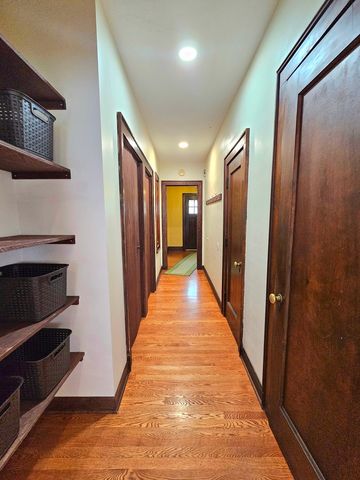 186 N Du Bois Avenue, Elgin, IL 60123