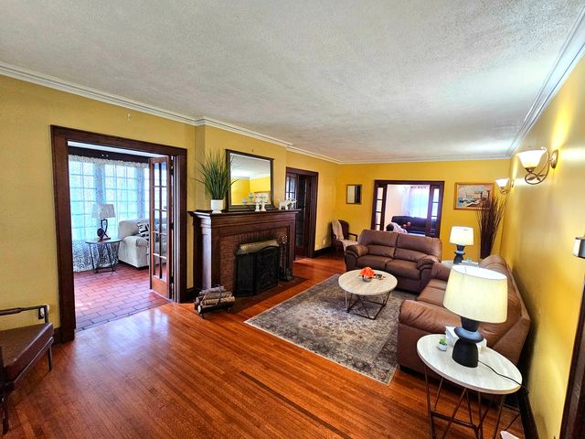 186 N Du Bois Avenue, Elgin, IL 60123