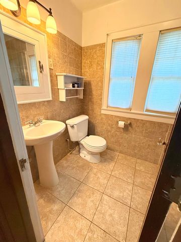 186 N Du Bois Avenue, Elgin, IL 60123