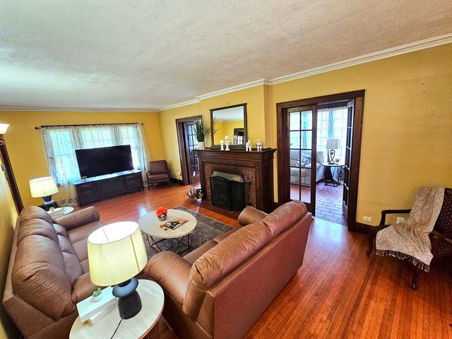 186 N Du Bois Avenue, Elgin, IL 60123