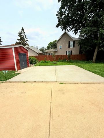 186 N Du Bois Avenue, Elgin, IL 60123