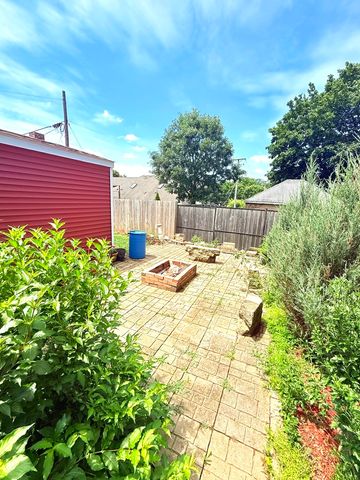 186 N Du Bois Avenue, Elgin, IL 60123