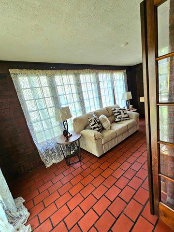 186 N Du Bois Avenue, Elgin, IL 60123