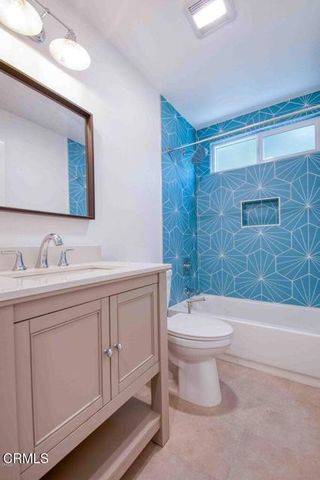 3185 Larga Avenue B, Los Angeles, CA 90039