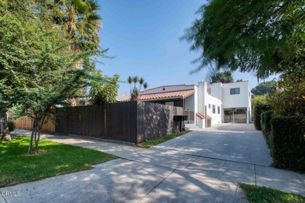3185 Larga Avenue B, Los Angeles, CA 90039