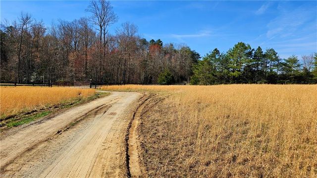 1075 E Orgainsville RD, Skipwith, VA 23968