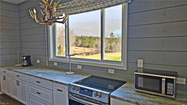 1075 E Orgainsville RD, Skipwith, VA 23968