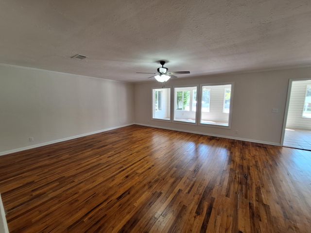 131 Phillips Drive, Crestview, FL 32536