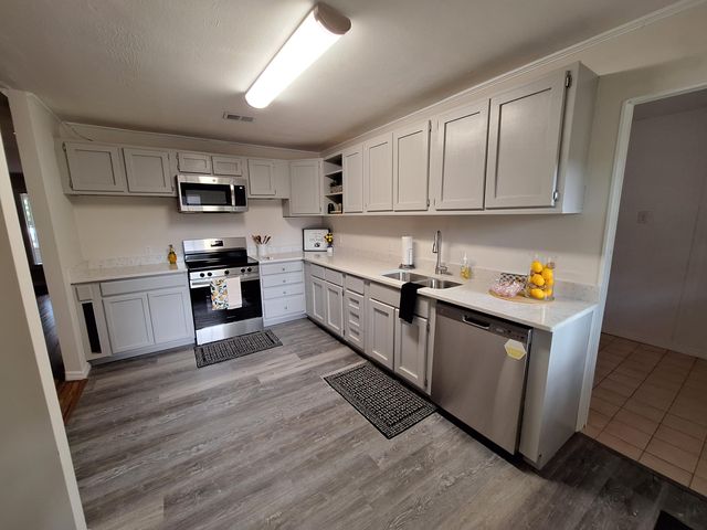 131 Phillips Drive, Crestview, FL 32536