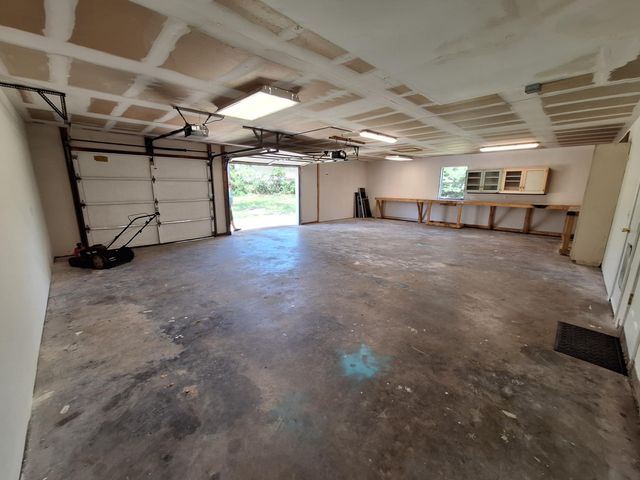 131 Phillips Drive, Crestview, FL 32536