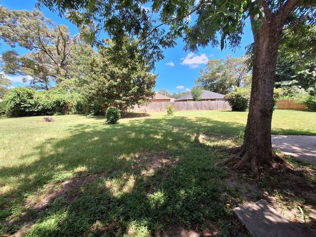 131 Phillips Drive, Crestview, FL 32536