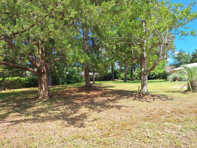 131 Phillips Drive, Crestview, FL 32536